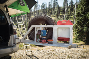 CBI’sSwingAwayTireCarrierisoutfittedwithanoptionalswing downcamptableforextraworkspace.