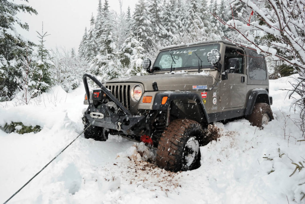jeep with recovery winch 
