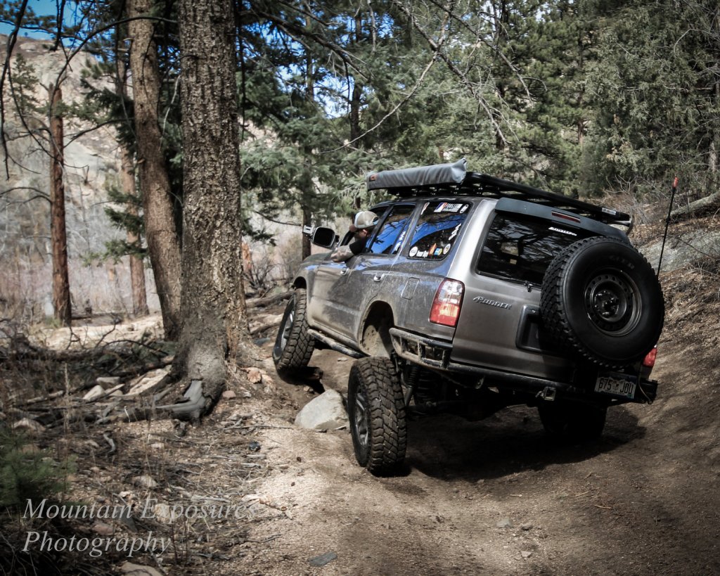 Toyota 4Runner offroad 