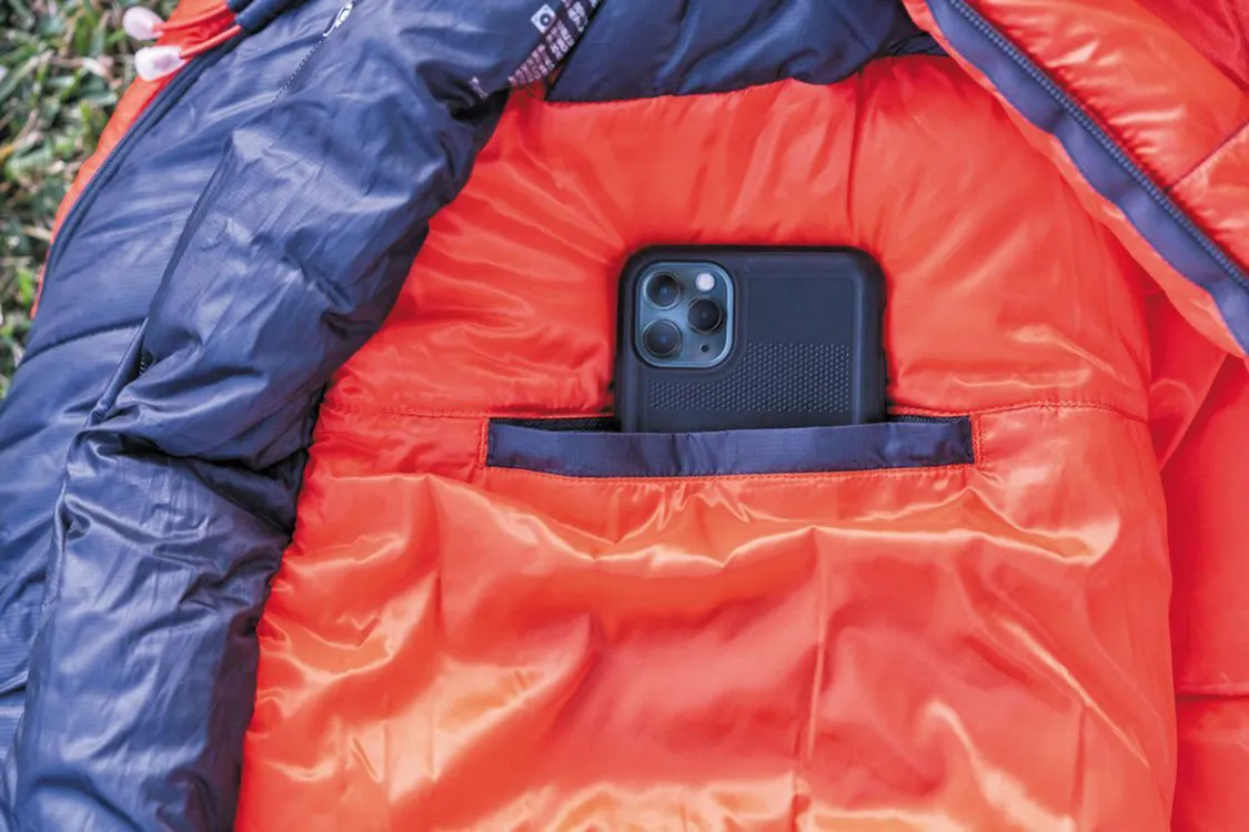 Marmot Trestles Elite cell phone pocket