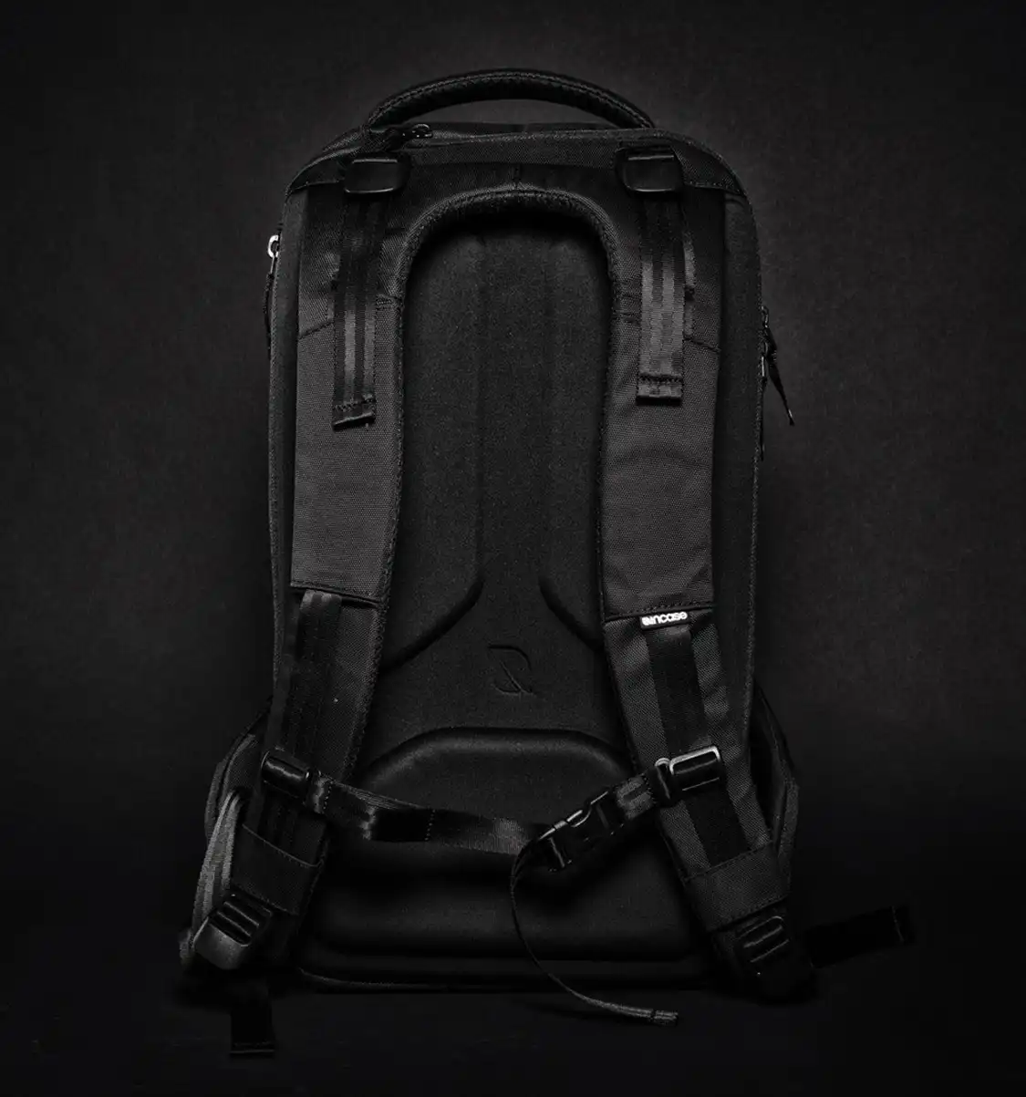 Incase Icon backpack black back