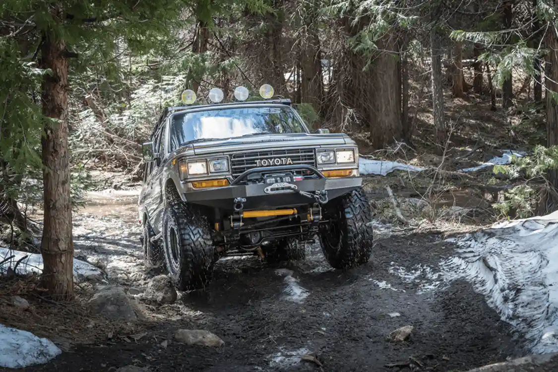 Toyota Land Cruiser FJ62 off-road terrain