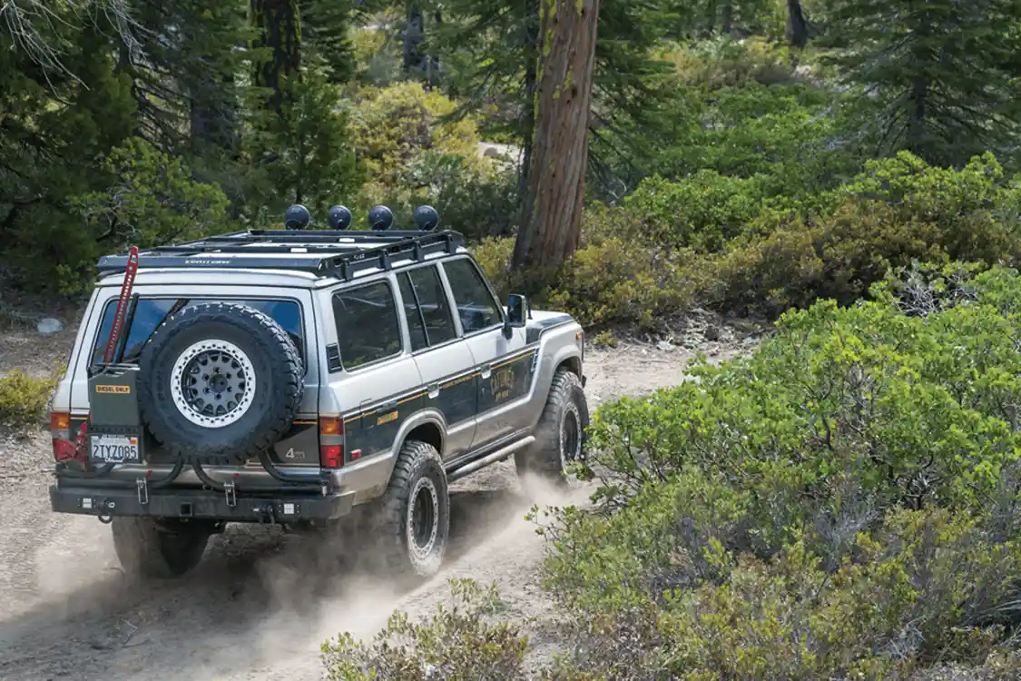 Toyota Land Cruiser FJ62 driving