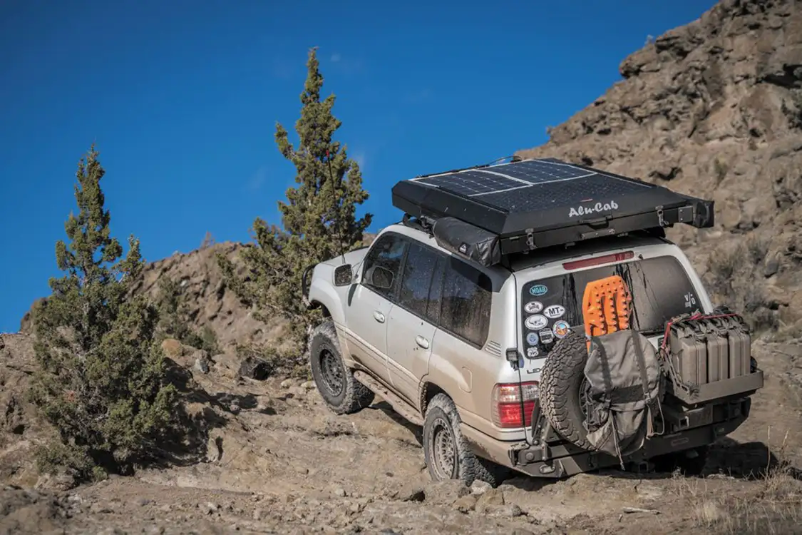 Lexus LX470 mountain climbing