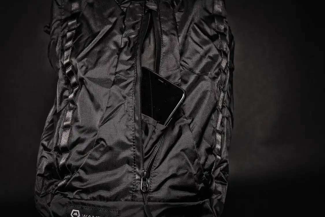 Wandrd VEER packable unzipped cellphone pocket