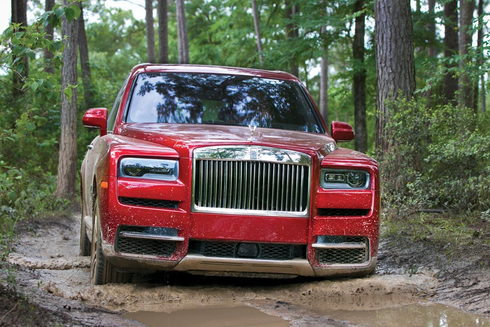 2019 Rolls-Royce Cullinan SUV front view AWDs