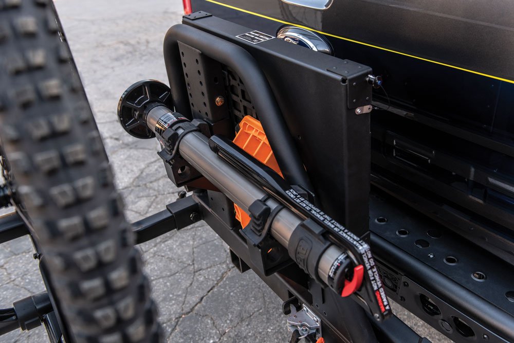 This Ford Ranger is able to mount a jack and table outside the truck bed