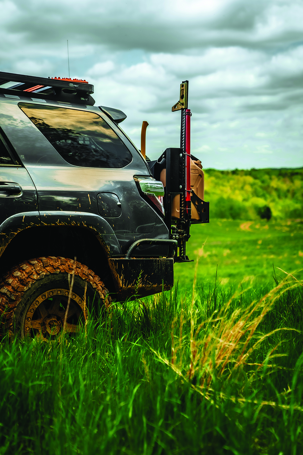 The back third of the Apex Overland 4Runner gives a new angle on its rear bumper setup.