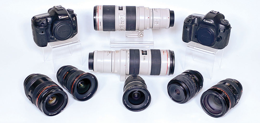 Several more typles of long and short lenses and two cameras for outdoor photography.