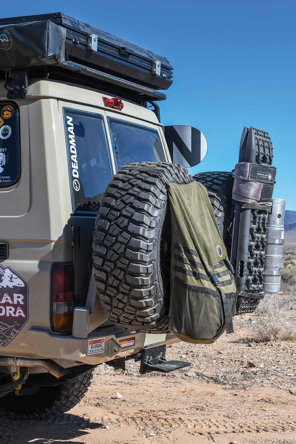 The Cruiser Outfitters rear bumper is set up with a custom second spare tire mount.