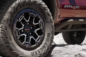 Beadlock-optional wheels on the GMC Canyon.