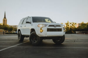 White 4Runner with headllights and fog lights on