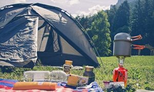 The small and light stove completes this portable camp kitchen.