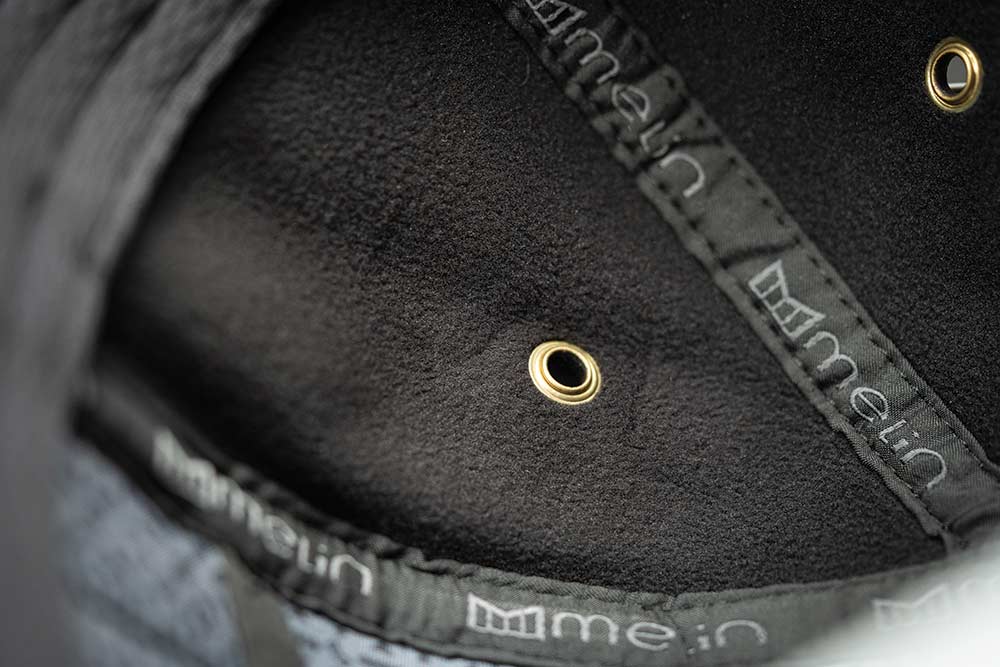A close look at the insulating lining on the inside of the cap.