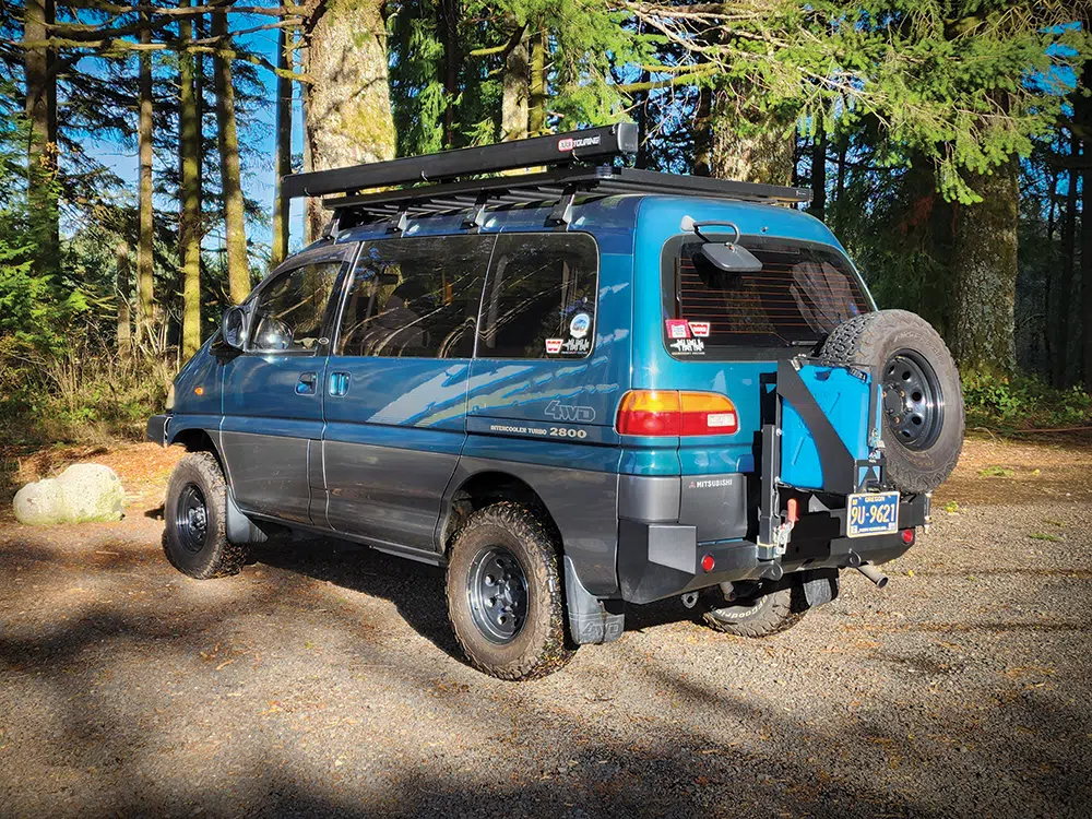 We removed the middle and rear seats to installed Egoé Nestbox Supertramp