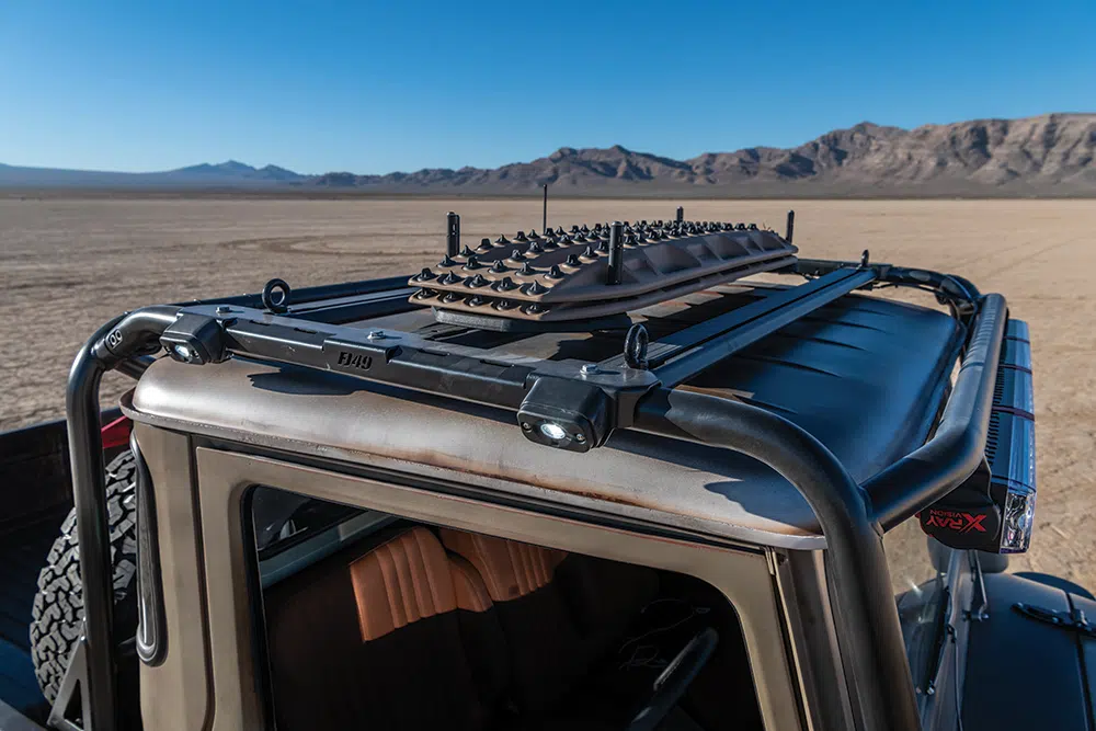 Maxtrax recovery boards mount to the roof