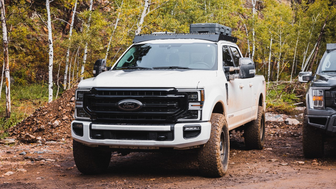 A white F250 from the front with the Sherpa Thunder roof rack mounted on top of the crew cab.