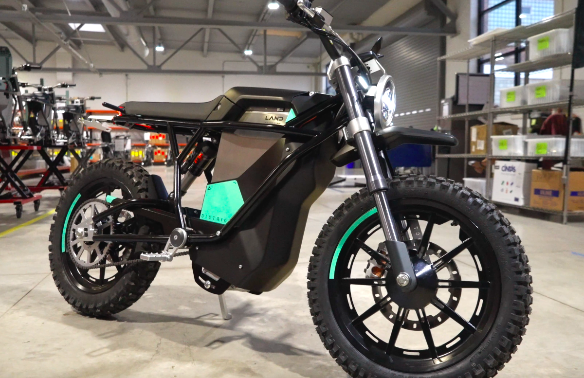 DISTRICT SCRAMBLER – LAND MOTO