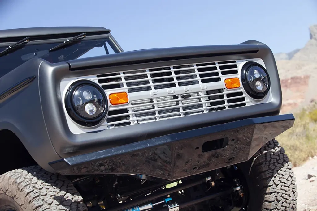 Bronco front-winch type bumper
