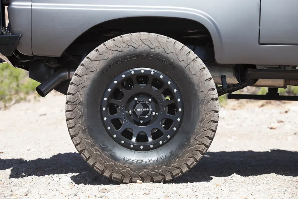 Ford Bronco 1969 Black 17-inch Method MR305s