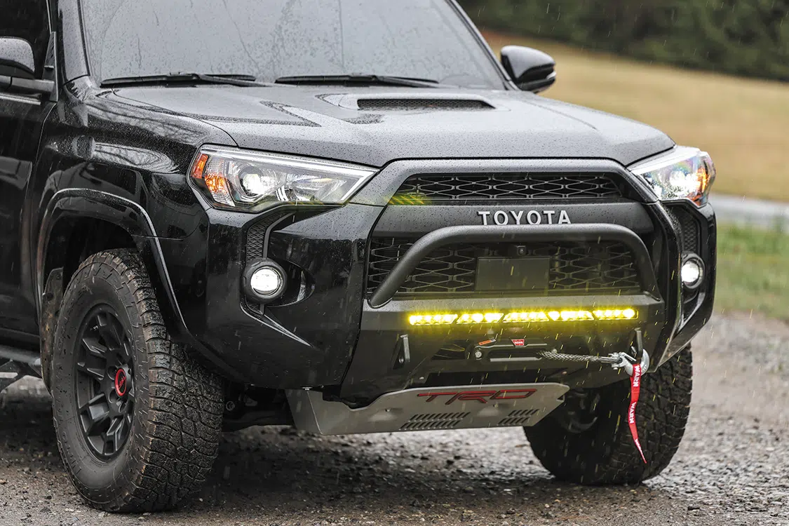Front bumper with the new lightbar and winch