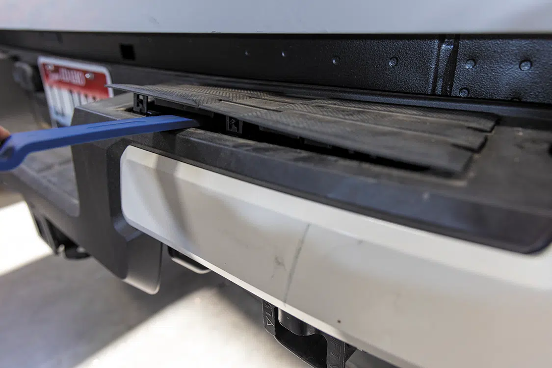 Pull the top cover plates on the bumper